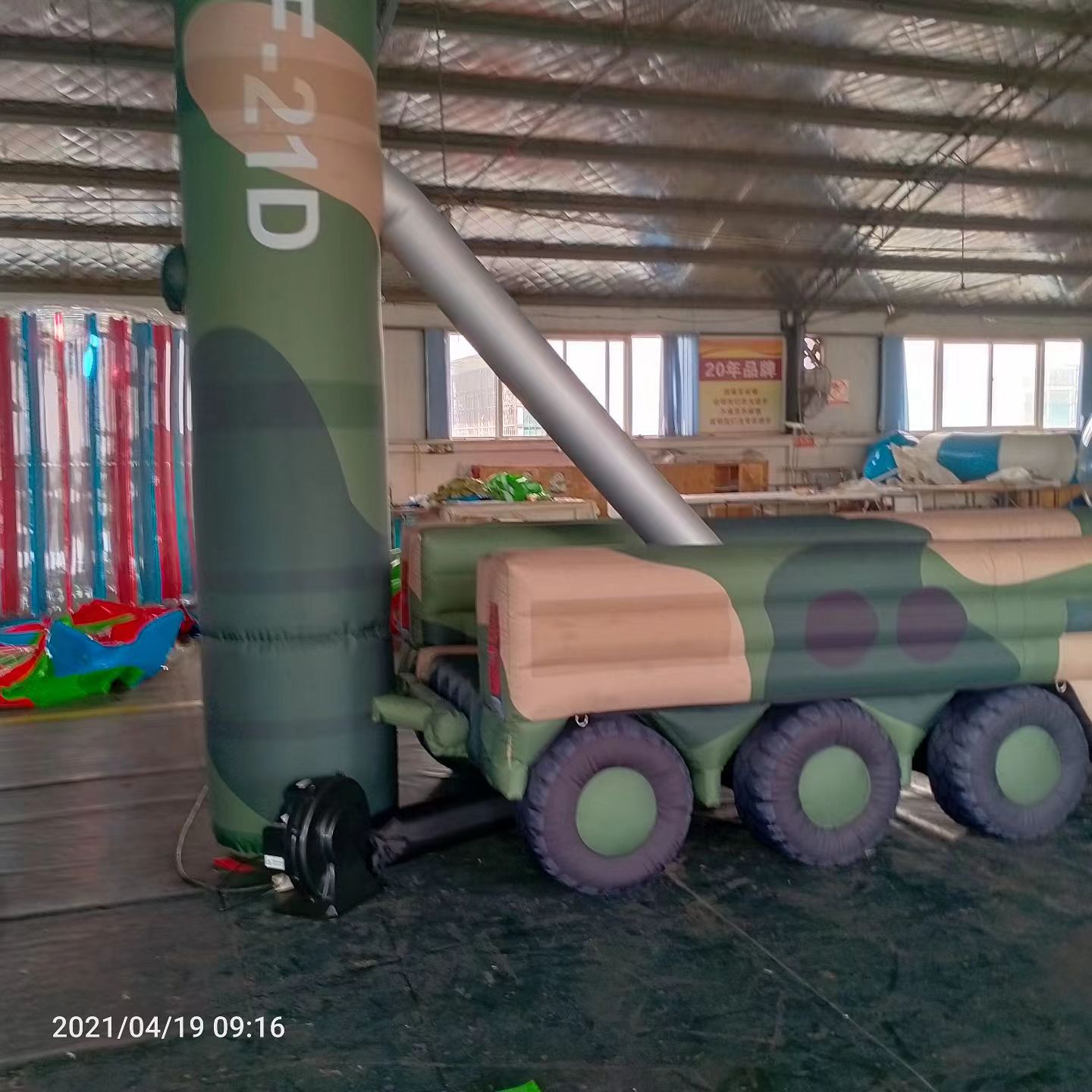 冀州军事演习中的充气目标车辆：模拟发射车雷达车坦克飞机